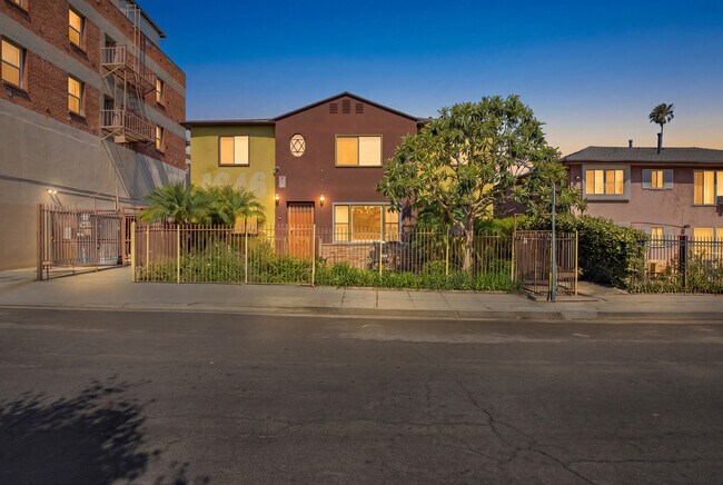 Plus de détails pour 1646 N Harvard Blvd, Los Angeles, CA - Multi-résidentiel à vendre