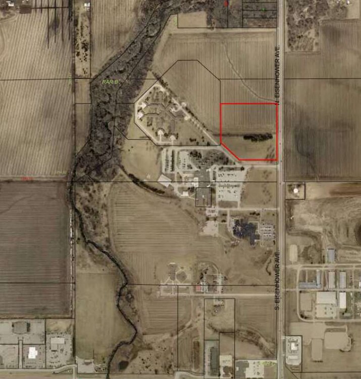 N. Eisenhower land (11.78 acres), Mason City, IA à vendre Aérien- Image 1 de 2