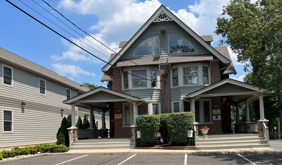 329 S Main St, Doylestown, PA à louer - Photo du bâtiment - Image 1 de 6