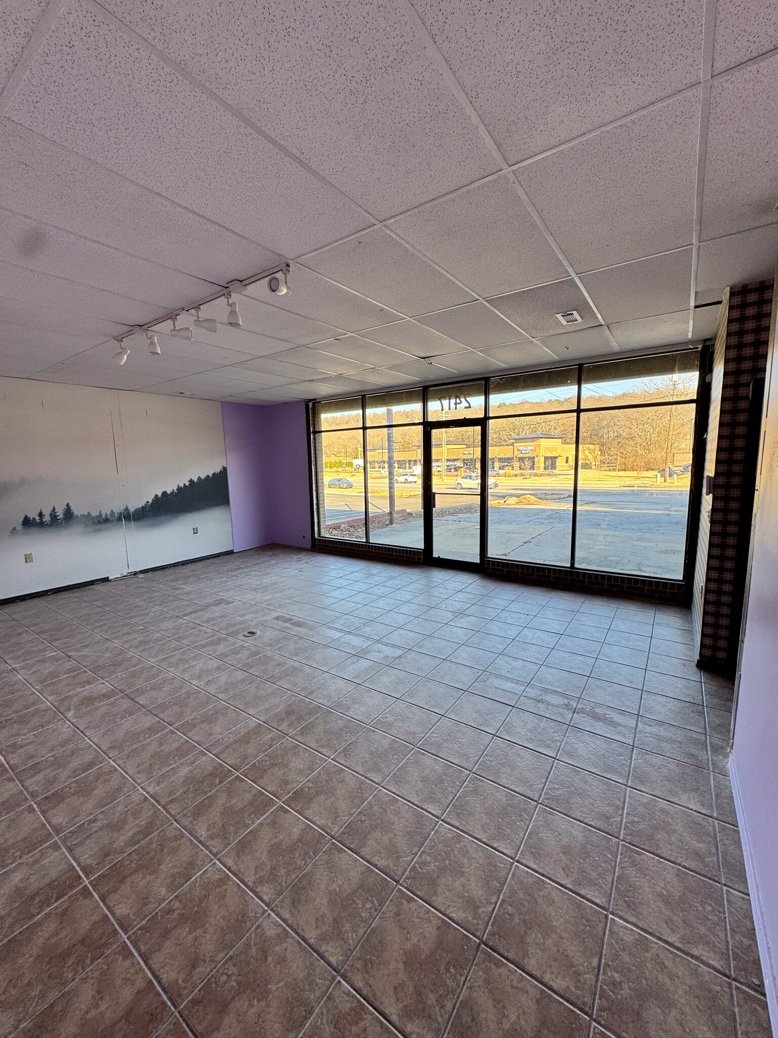 2417 N College Ave, Fayetteville, AR for lease Interior Photo- Image 1 of 15