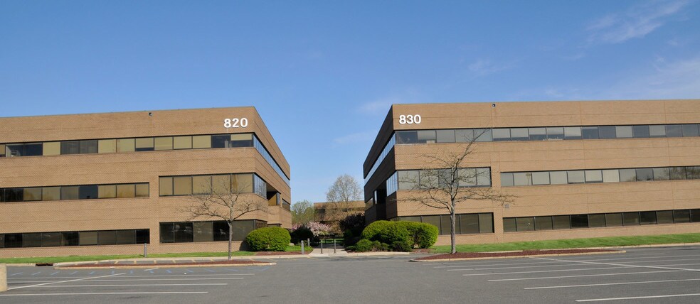 820 Bear Tavern Rd, Ewing, NJ à vendre - Photo du bâtiment - Image 2 de 4