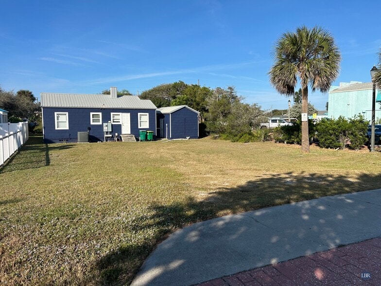 141 N Orlando Ave, Cocoa Beach, FL for sale - Building Photo - Image 1 of 5