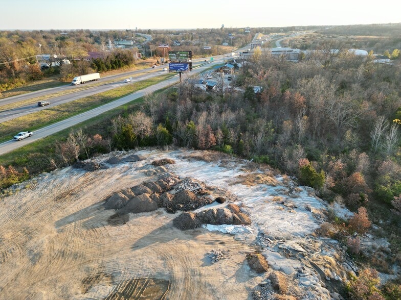 Crews Dr, Saint Clair, MO à louer - Photo du bâtiment - Image 2 de 22