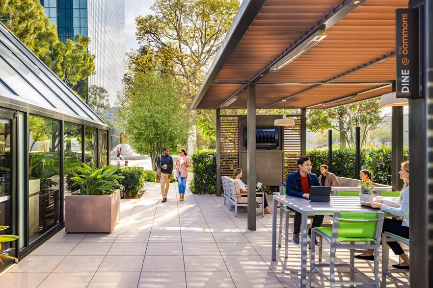 3200 Bristol St, Costa Mesa, CA à louer - Photo du bâtiment - Image 3 de 23