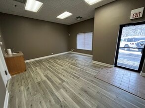 37 Sherwood Ter, Lake Bluff, IL for lease Interior Photo- Image 2 of 6