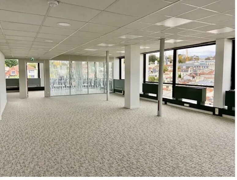 Office in Saint-Cloud for lease - Interior Photo - Image 1 of 7