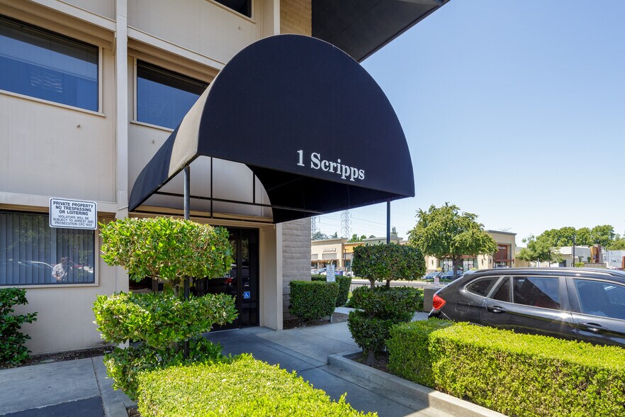 1 Scripps Dr, Sacramento, CA à louer - Photo du bâtiment - Image 2 de 3