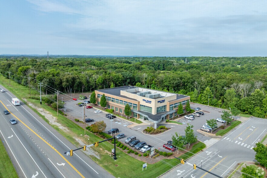 660 S Mount Juliet Rd, Mount Juliet, TN à louer - Photo du bâtiment - Image 2 de 5