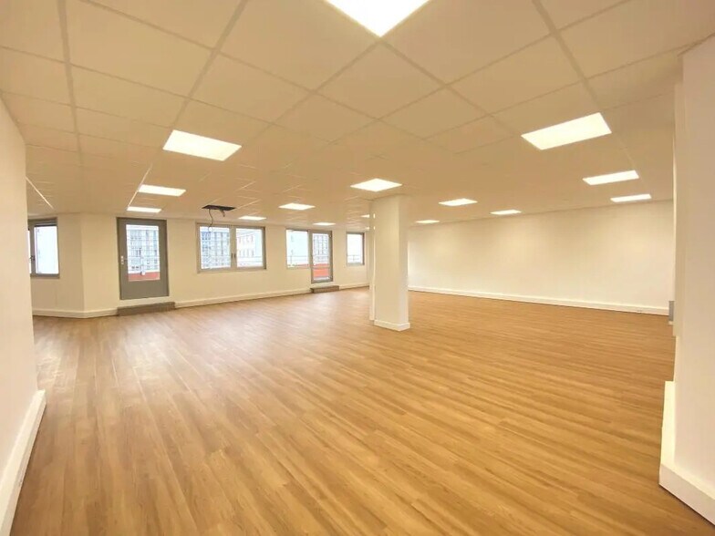 Bureau dans Boulogne-Billancourt à louer - Photo du bâtiment - Image 3 de 11
