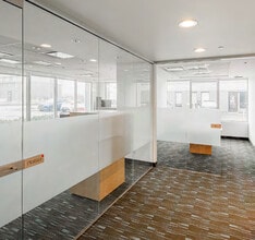 4590-4600 Boul De La Côte-Vertu, Saint-Laurent, QC à louer Photo intérieure- Image 1 de 2