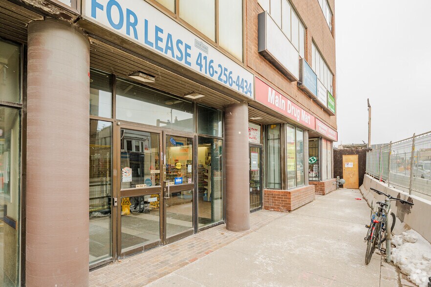 658 Danforth Ave, Toronto, ON à louer - Photo du bâtiment - Image 3 de 3
