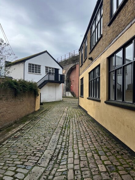 2 Queenstown Rd, London for lease - Building Photo - Image 2 of 9