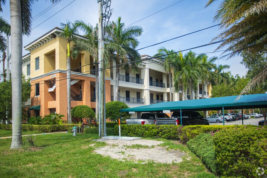 2475 Mercer Ave, West Palm Beach, FL à louer - Photo du bâtiment - Image 2 de 5