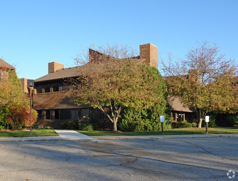 4125 Okemos Rd, Okemos, MI à vendre - Photo du bâtiment - Image 3 de 14
