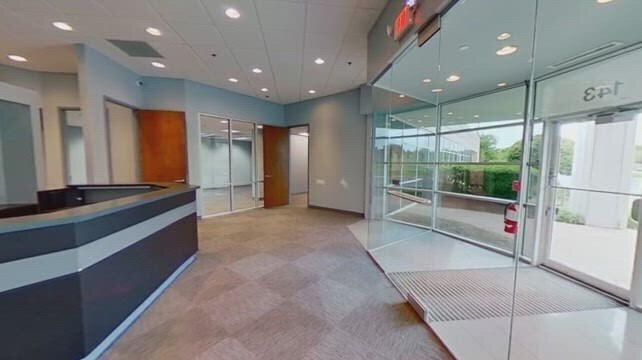 1555 Bond St, Naperville, IL à louer - Vidéo sur l’inscription commerciale - Image 2 de 5