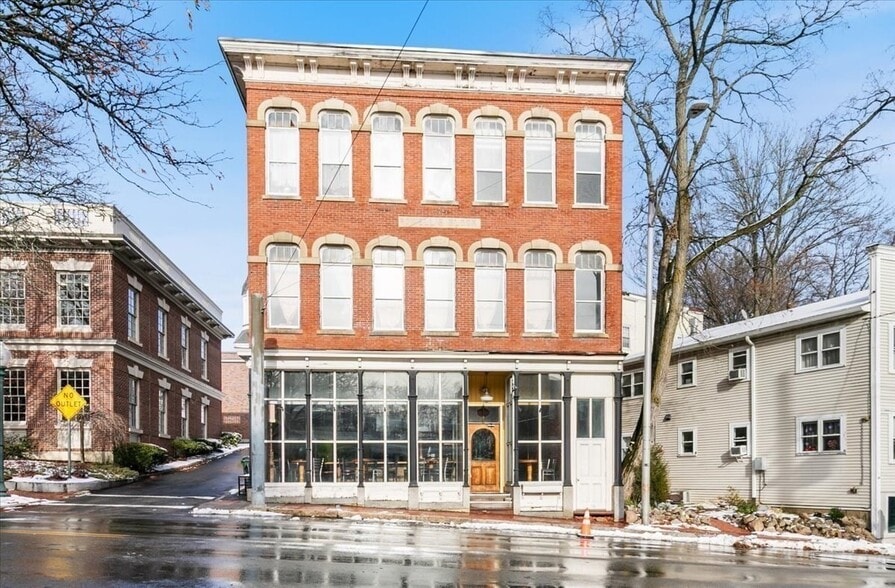 11 Elm St, Amesbury, MA à louer - Photo du bâtiment - Image 3 de 12