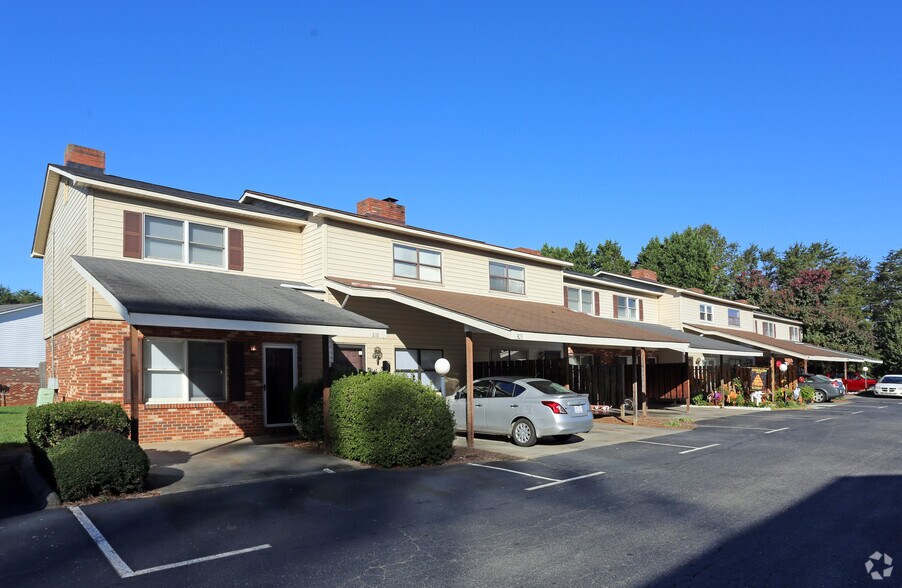 000 Timberline Cir SE, Winston-Salem, NC à vendre - Photo du bâtiment - Image 3 de 15