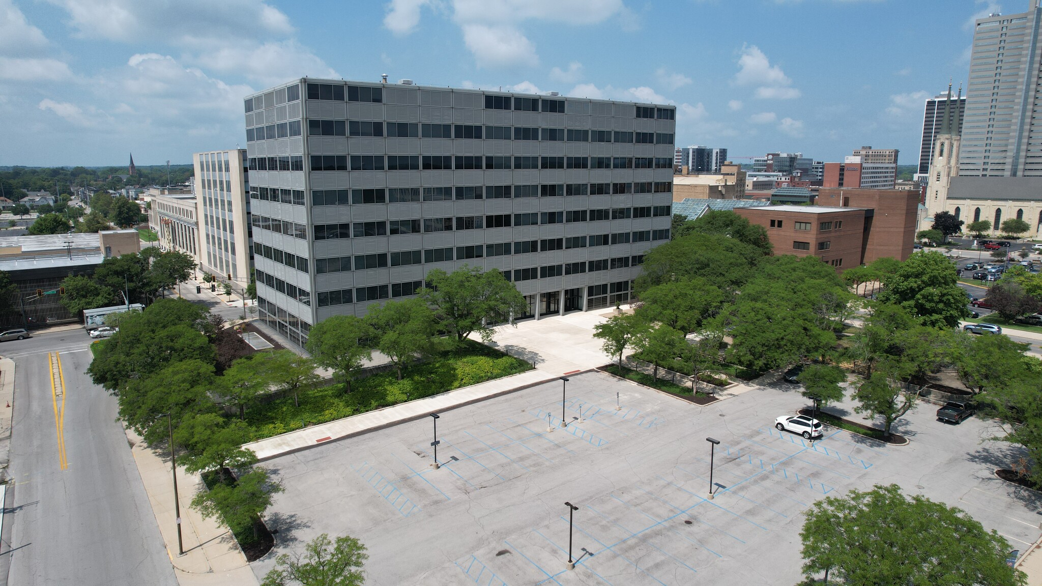 1300 S Clinton St, Fort Wayne, IN for lease Building Photo- Image 1 of 13