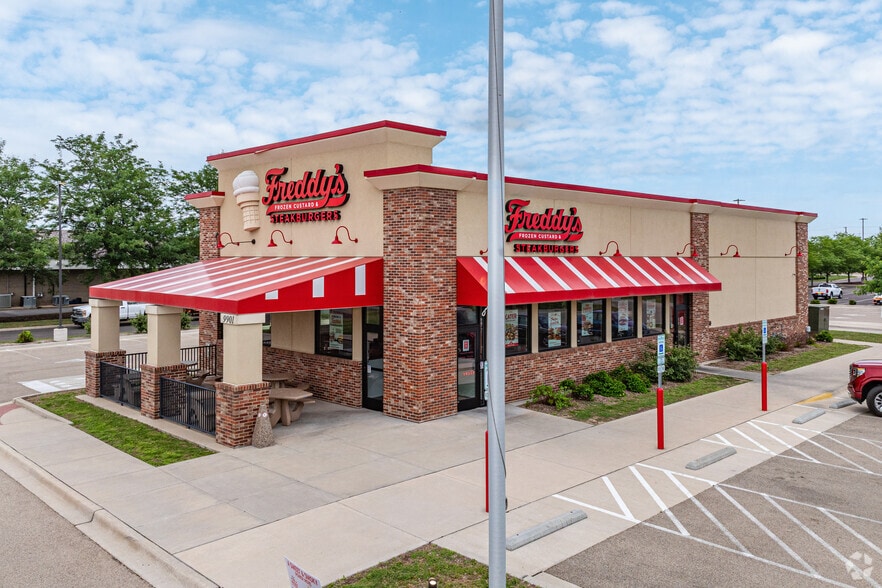 9901 Orlando St, Machesney Park, IL for lease - Building Photo - Image 2 of 4