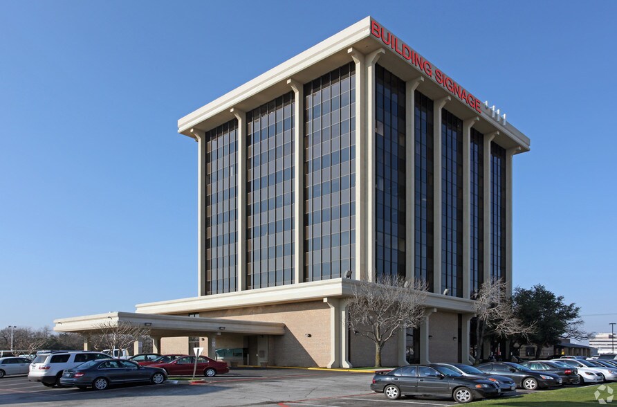 800 W Airport Fwy, Irving, TX à louer - Photo du bâtiment - Image 2 de 9