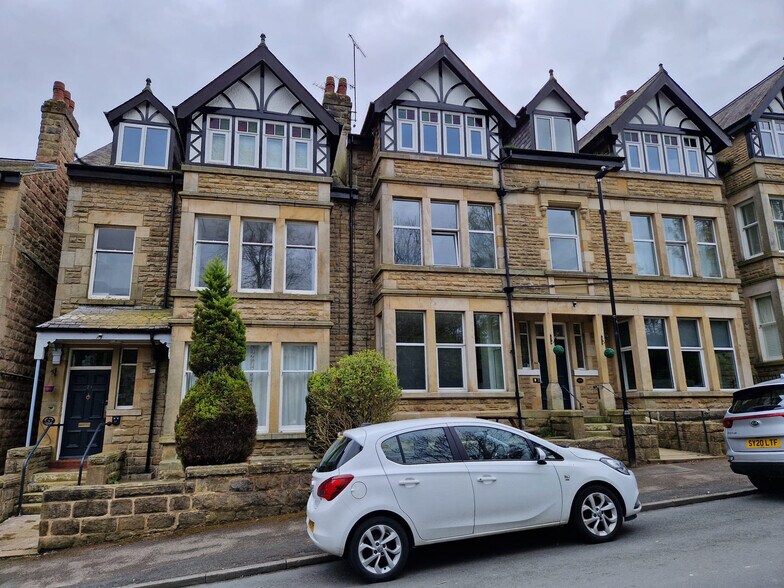 24-25 Harlow Moor Dr, Harrogate à vendre - Photo du bâtiment - Image 3 de 9