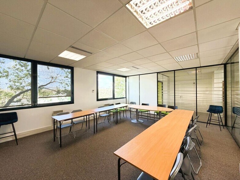 Bureau dans Les Ulis à louer - Photo du bâtiment - Image 3 de 17