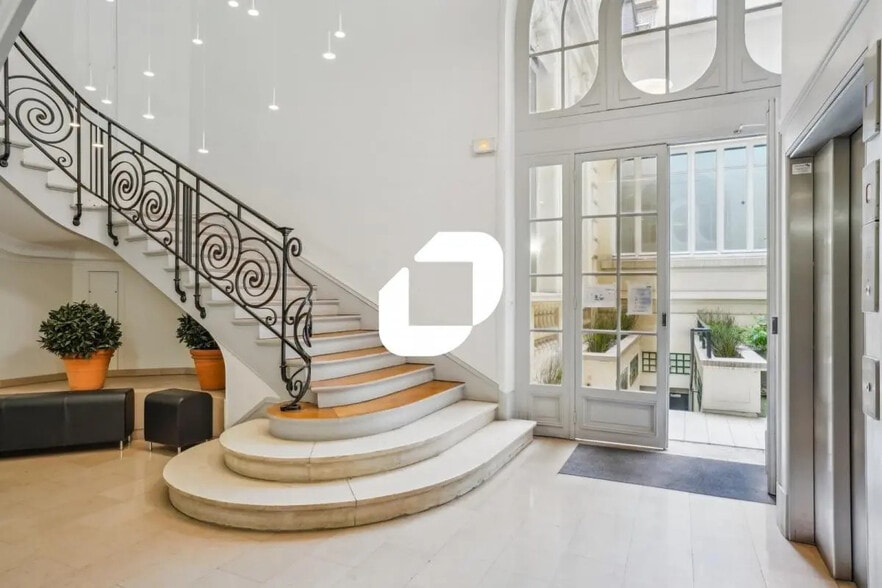 Flex in Paris for lease - Building Photo - Image 3 of 16