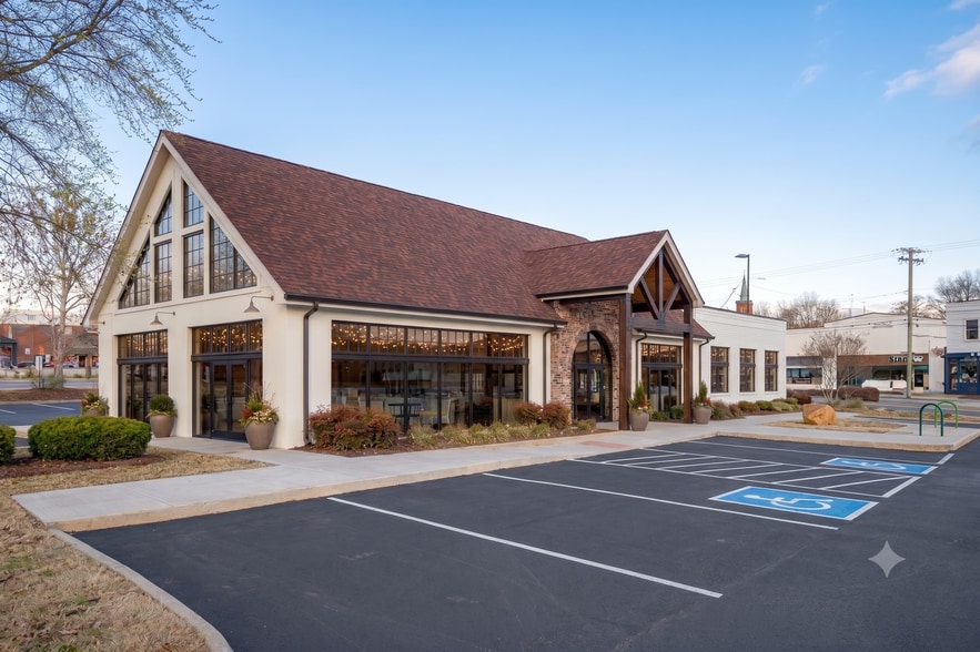 707 N Broadway St, Knoxville, TN for lease - Building Photo - Image 3 of 8