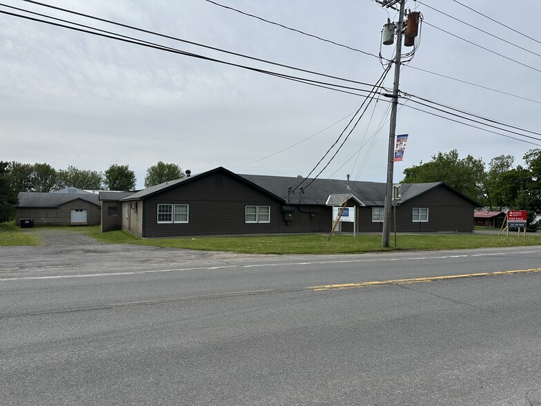 9584 Main St, Holland Patent, NY à vendre - Photo du bâtiment - Image 2 de 12