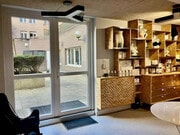 Un espace intérieur moderne et lumineux, parfait pour vos projets.