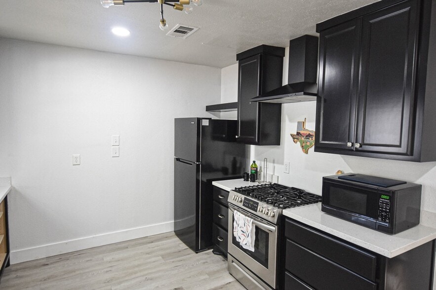 400 Oak St, Bryan, TX for lease - Building Photo - Image 3 of 38