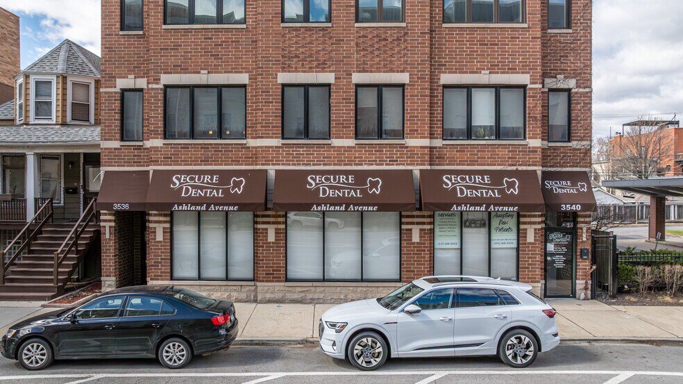 3540 N Ashland Ave, Chicago, IL à louer - Photo du bâtiment - Image 2 de 10