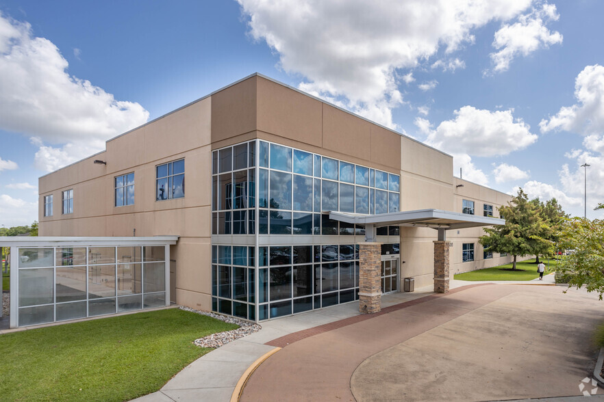 4500 E Sam Houston Pky S, Pasadena, TX for lease - Building Photo - Image 1 of 6