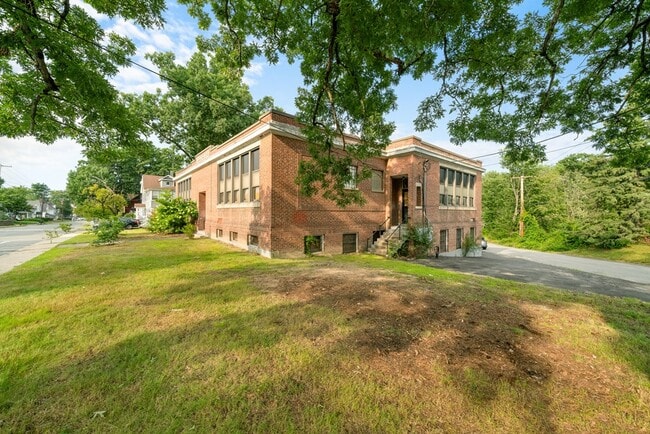 Plus de détails pour 314 Sanders St, Athol, MA - Spécialité à vendre