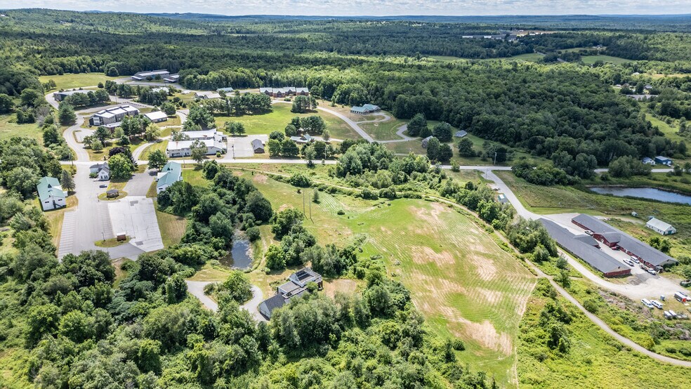 90 Quaker Hill Rd, Unity, ME à vendre - Photo du bâtiment - Image 2 de 9