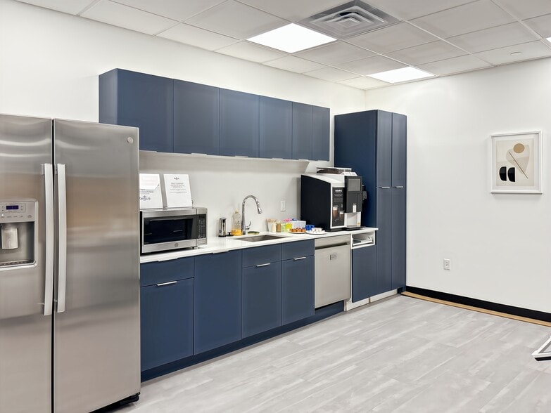 576 Central Ave, East Orange, NJ for lease - Interior Photo - Image 2 of 14