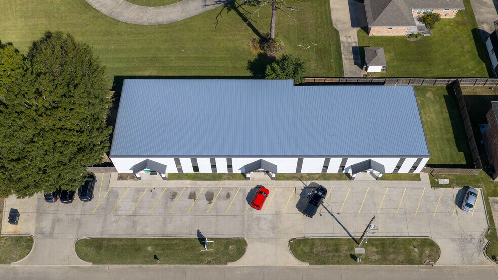 635 Petro Point Dr, Lake Charles, LA à vendre - Photo du bâtiment - Image 3 de 35