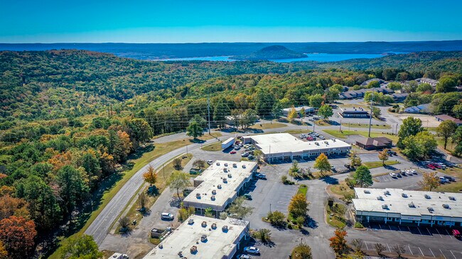 Plus de détails pour 115 Village Pl, Fairfield Bay, AR - Commerce de détail à louer