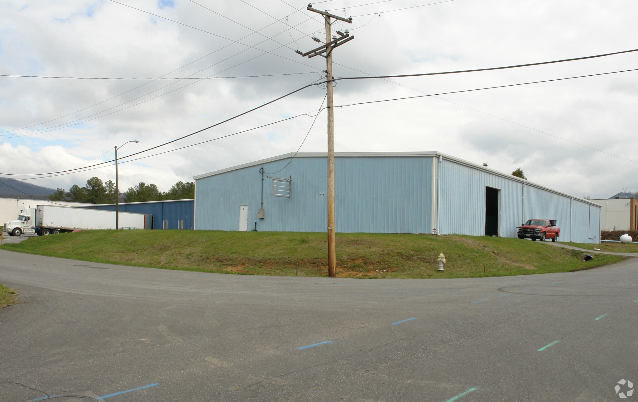 7703 Enon Dr, Roanoke, VA for lease Primary Photo- Image 1 of 4