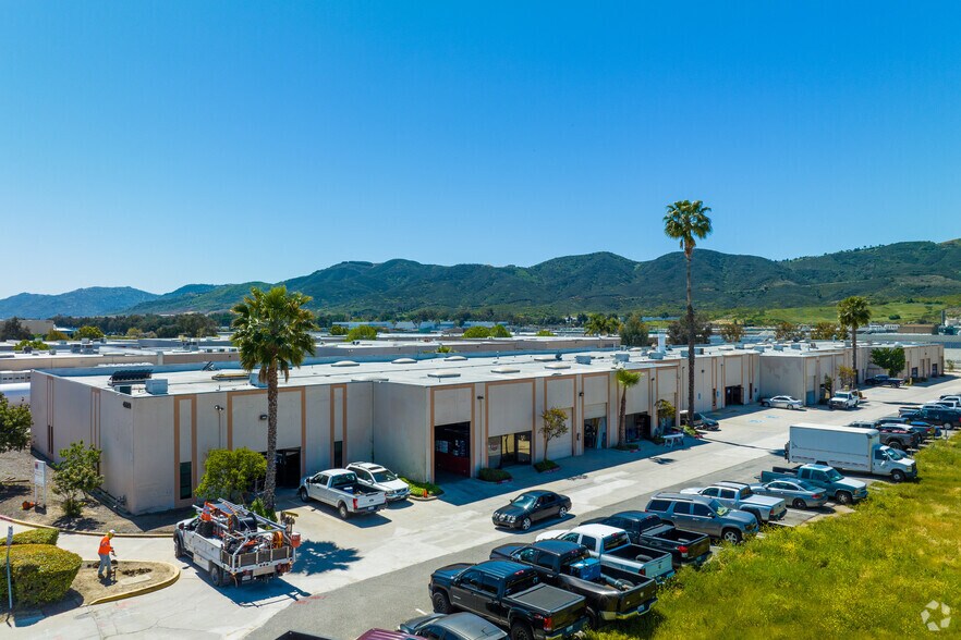 43214 Black Deer Loop, Temecula, CA à louer - Photo du bâtiment - Image 3 de 14