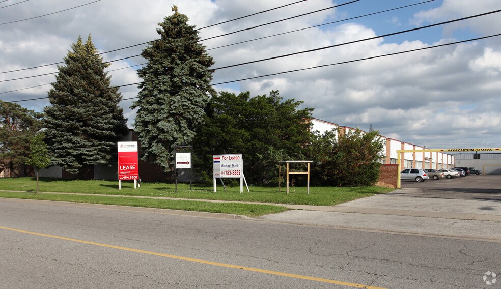 125 Martin Ross Ave, Toronto, ON à louer - Photo du bâtiment - Image 2 de 27