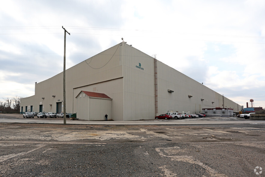 10 Industrial Hwy, Philadelphia, PA for lease - Building Photo - Image 2 of 7