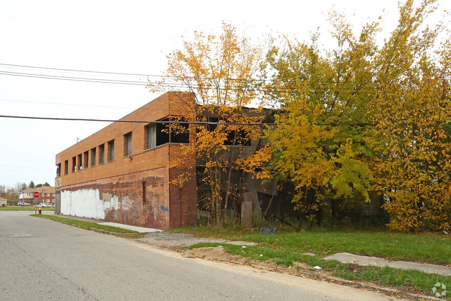 15651 W Grand River Ave, Detroit, MI à vendre - Photo du bâtiment - Image 1 de 5
