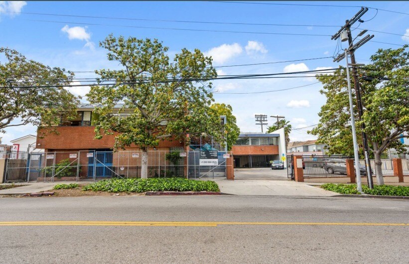 3910-3920 Oakwood Ave, Los Angeles, CA à vendre Photo du bâtiment- Image 1 de 4