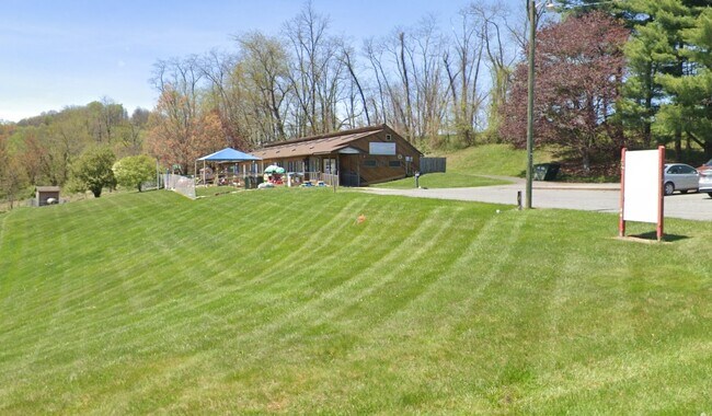 Plus de détails pour 711 Andrews Ridge Rd, Sparta, NC - Commerce de détail à vendre