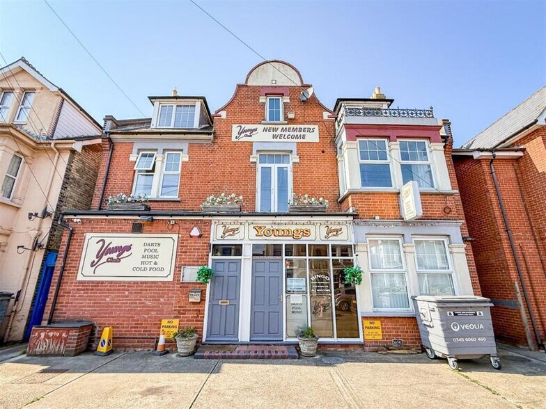 107 Wellesley Rd, Clacton On Sea à vendre - Photo du bâtiment - Image 2 de 35
