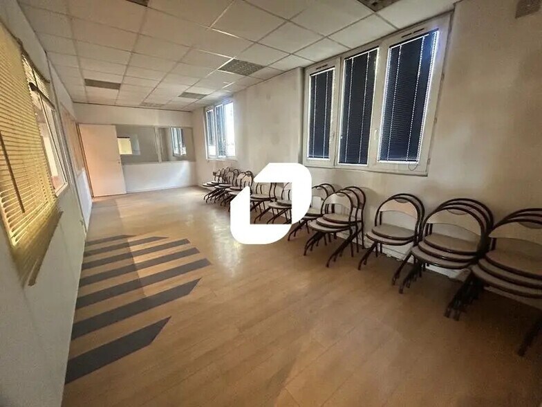 Office in Bezons for lease - Interior Photo - Image 3 of 5