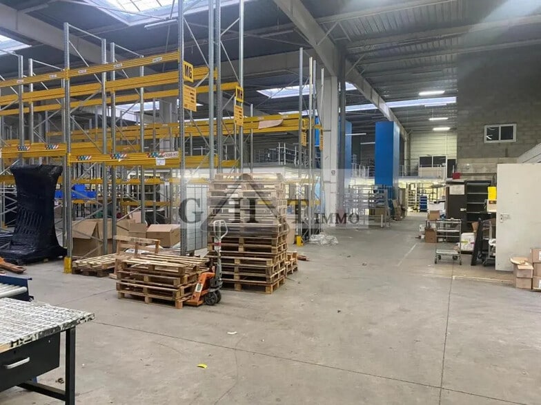 Office in Lisses for lease - Interior Photo - Image 2 of 6