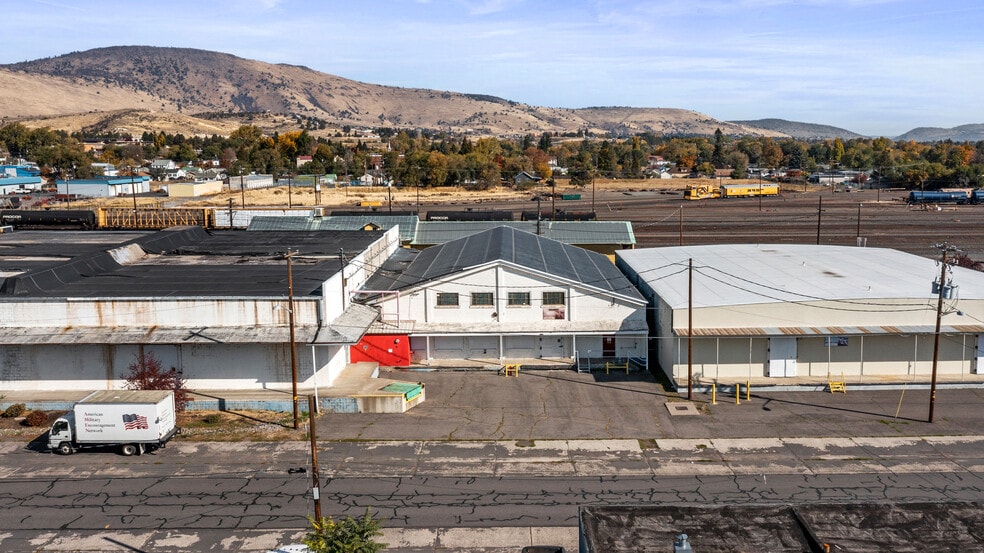615 S Spring St, Klamath Falls, OR à louer - Aérien - Image 2 de 27