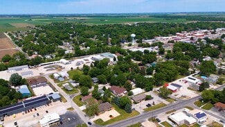 Plus de détails pour 606 W Oak St, Fairbury, IL - Bureau à vendre